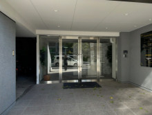 オフィスビル出入口