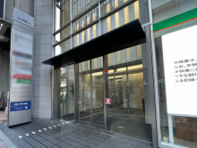 オフィスビル出入口