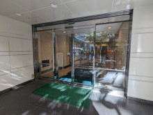 オフィスビル出入口