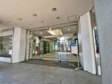 オフィスビル出入口