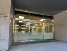 オフィスビル出入口