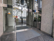 オフィスビル出入口