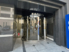 オフィスビル出入口