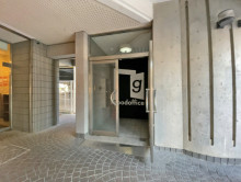 オフィスビル出入口