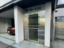 オフィスビル出入口