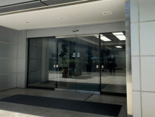 オフィスビル出入口