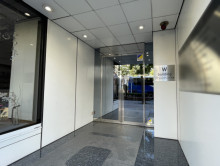 オフィスビル出入口