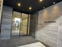 オフィスビル出入口