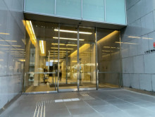 オフィスビル出入口