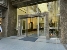 オフィスビル出入口