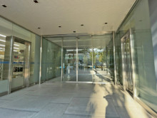 オフィスビル出入口