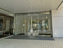 オフィスビル出入口