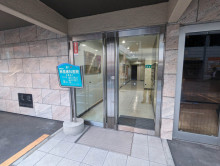 オフィスビル出入口