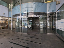 オフィスビル出入口