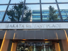 ネームプレート：博多駅イーストプレイス