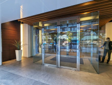 オフィスビル出入口