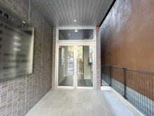 オフィスビル出入口