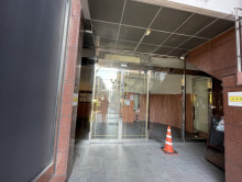 オフィスビル出入口