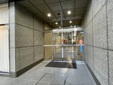 オフィスビル出入口