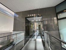 オフィスビル出入口