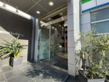 オフィスビル出入口