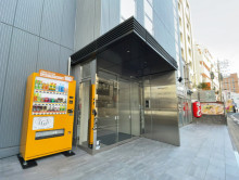 オフィスビル出入口