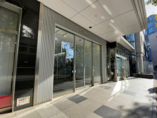 オフィスビル出入口