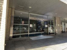 オフィスビル出入口