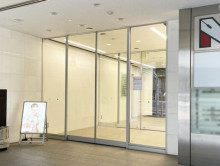 オフィスビル出入口