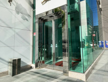 オフィスビル出入口