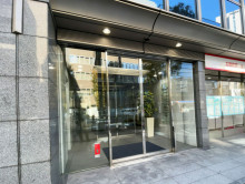 オフィスビル出入口