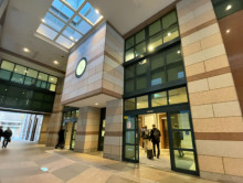 オフィスビル出入口