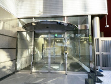 オフィスビル出入口