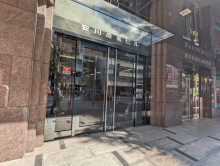 オフィスビル出入口