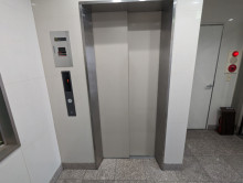 エレベーター(1基)