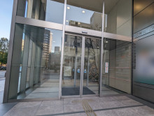 オフィスビル出入口