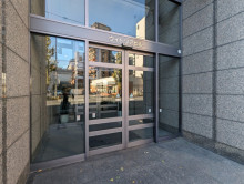 オフィスビル出入口