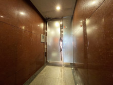 オフィスビル出入口