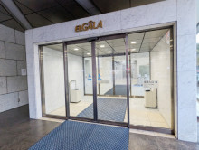 オフィスビル出入口