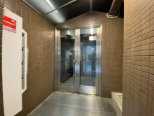 オフィスビル出入口