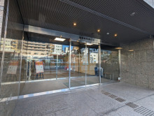 オフィスビル出入口