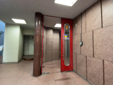 オフィスビル出入口