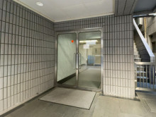 オフィスビル出入口