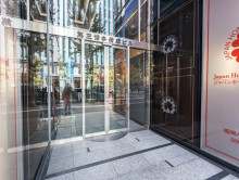 オフィスビル出入口