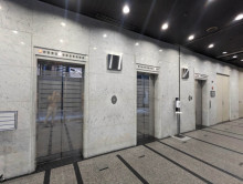 エレベーター(3基)