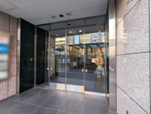 オフィスビル出入口