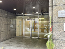 オフィスビル出入口