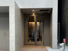 オフィスビル出入口