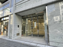 オフィスビル出入口