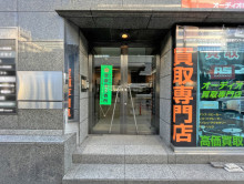 オフィスビル出入り口